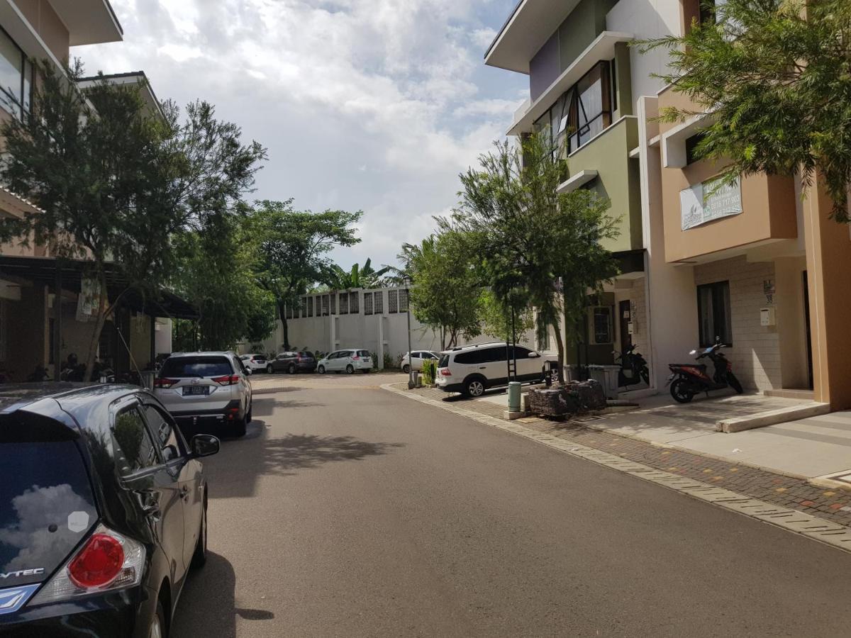 Aloha Guest House - 1 Male Only Tangerang Exterior photo